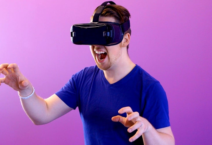 Man with claw hands and a VR headset on